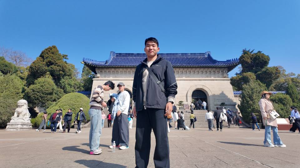 万赠阳个人生活照1