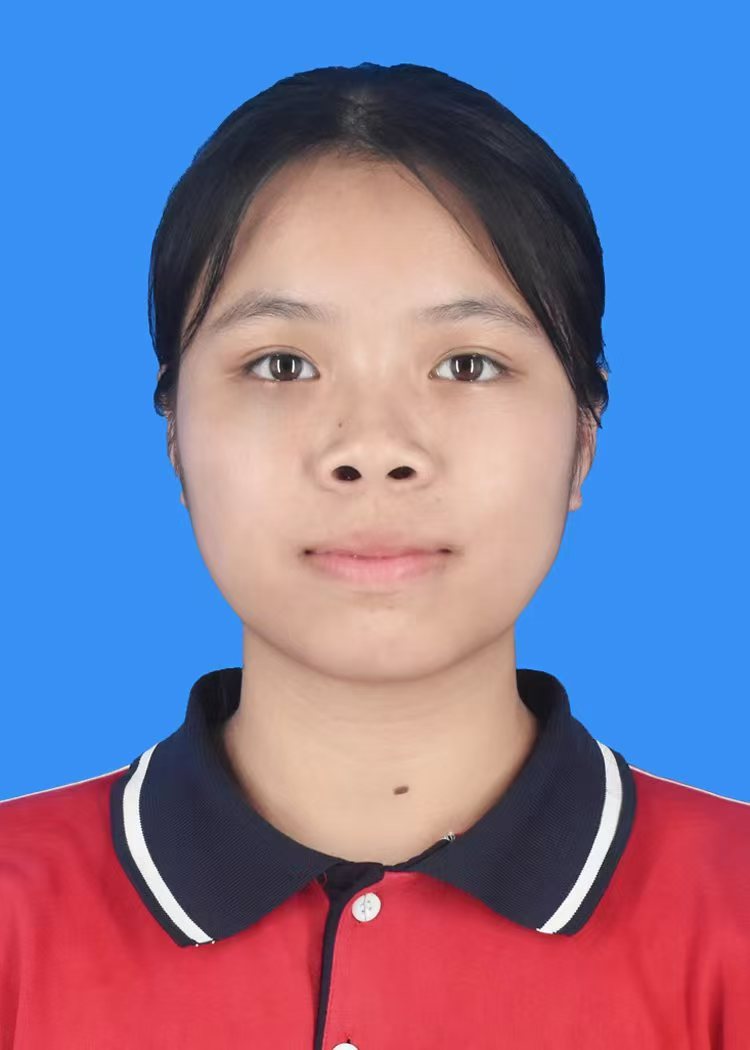龙悦妤个人生活照1