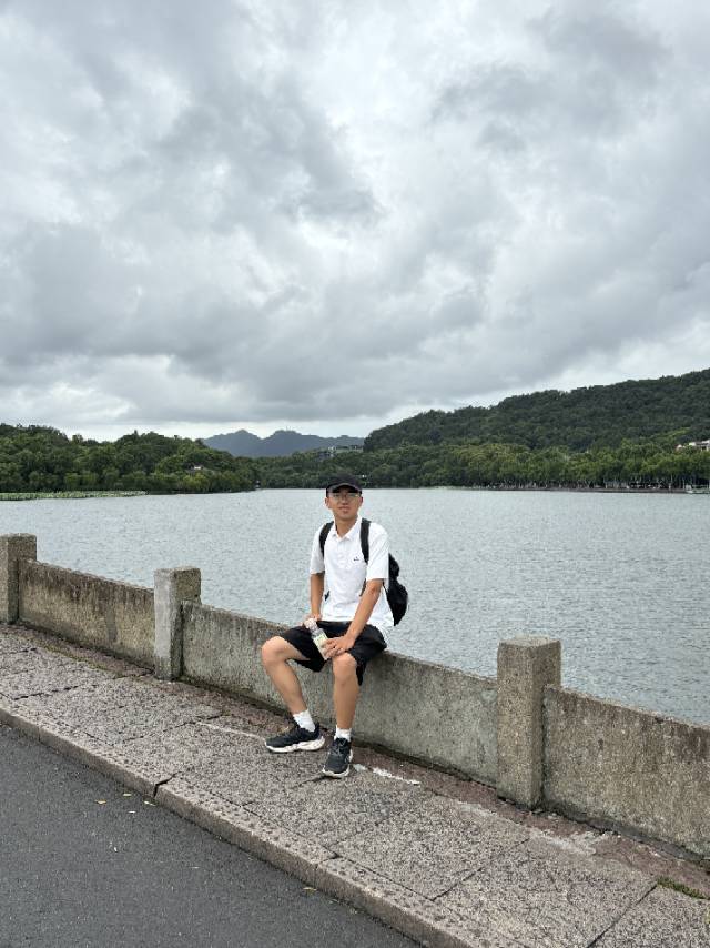 洪奔个人生活照1