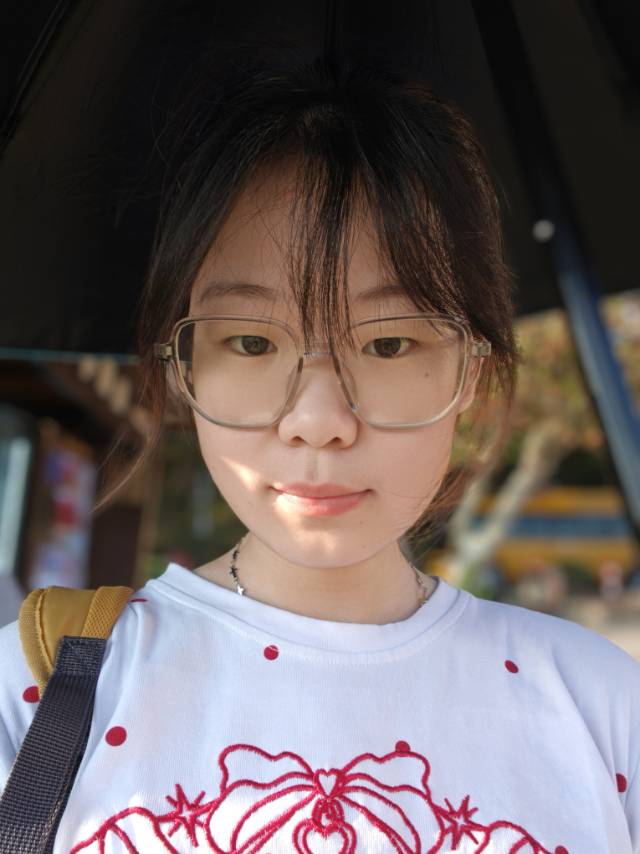 张圆个人生活照1