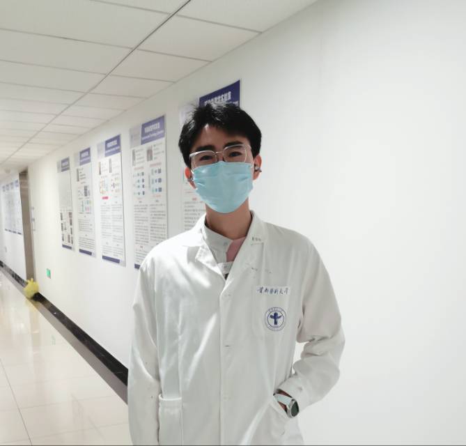 李成新个人生活照5