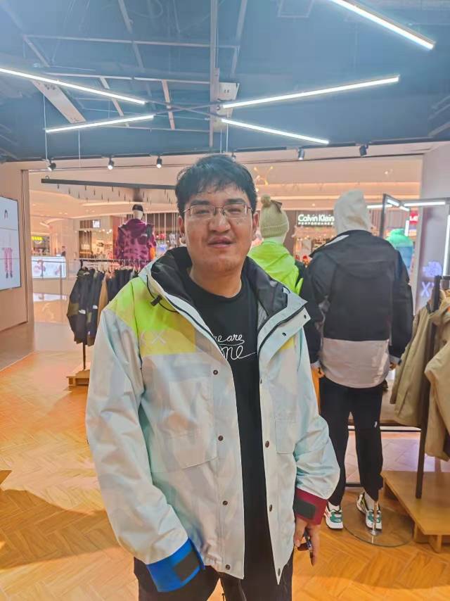 胡屹个人生活照1