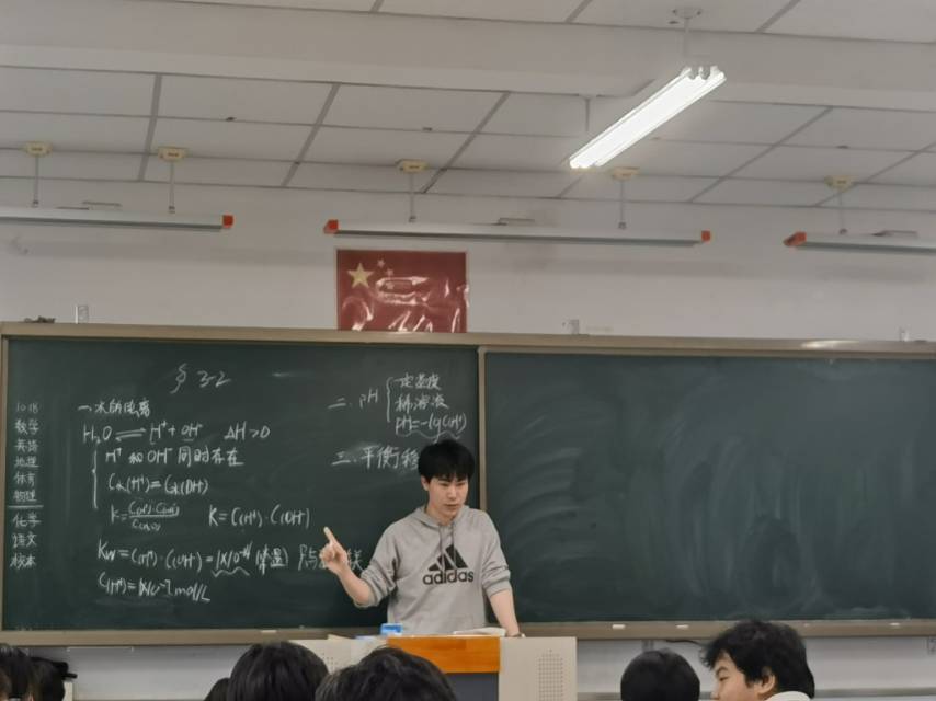 阎朗个人生活照1