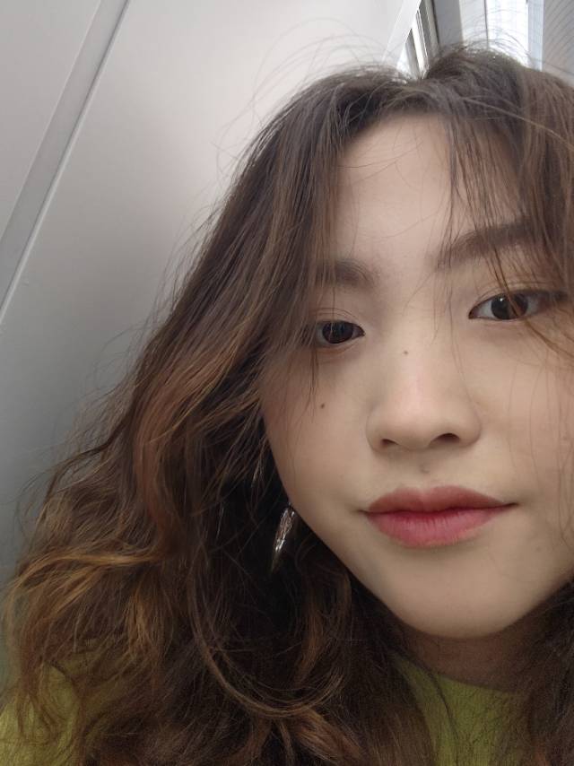张爱佳头像